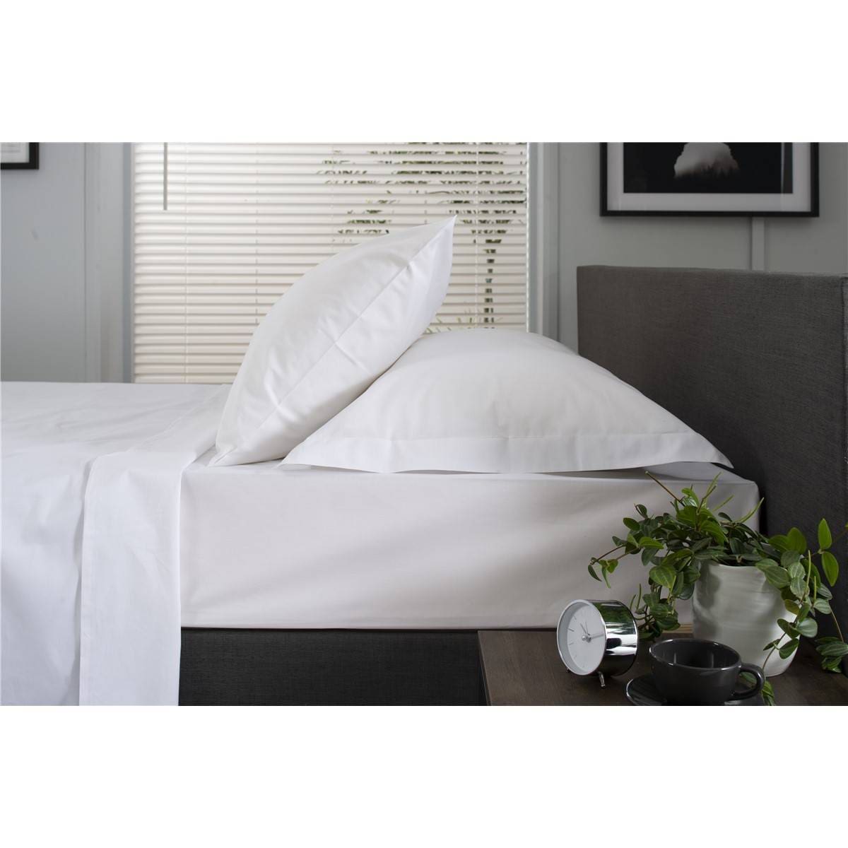 The Lyndon Company 200 Thread Count White Fitted Sheet - Single