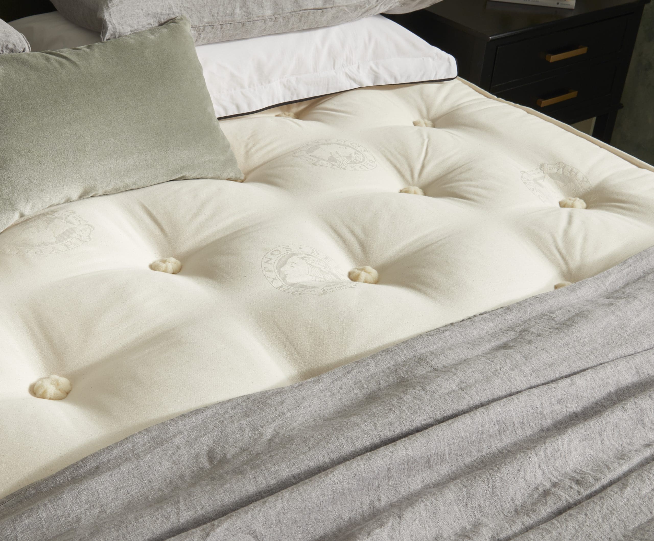 Hypnos Pillow Top Luxe Deep Pocket Sprung Firm Edge Divan Set - Image 2