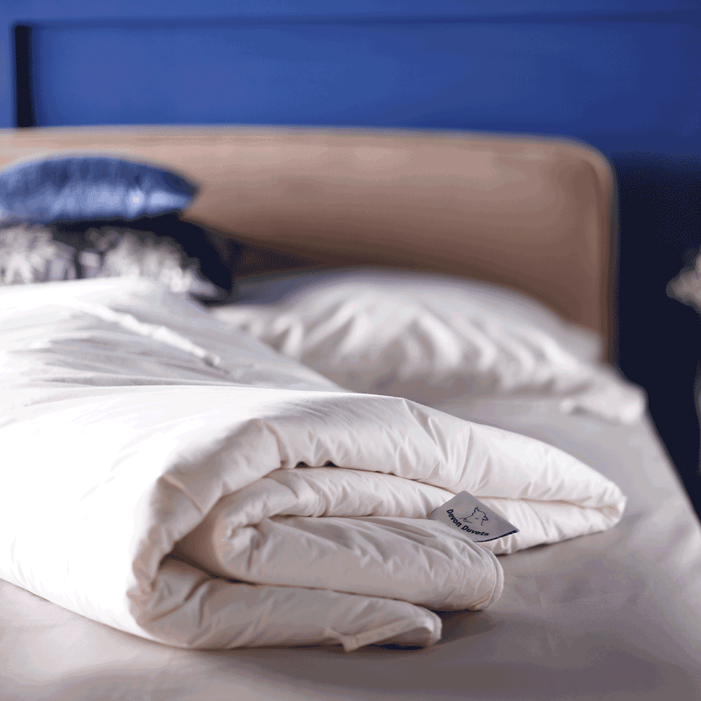 Devon Duvets British Wool 14+Tog Extra Warm Duvet - Image 2