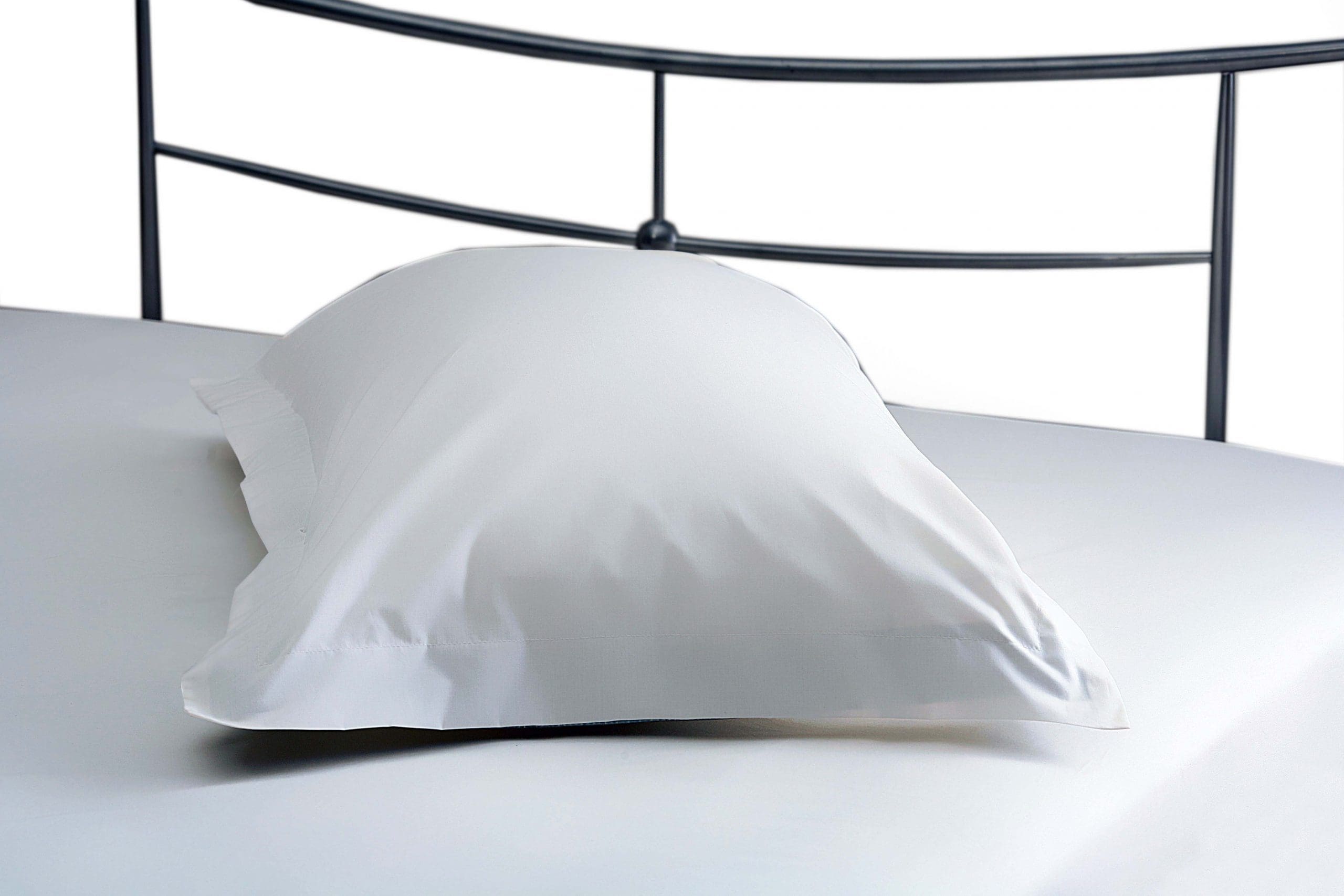 Belledorm 200TC Cotton/Polyester White Oxford Pillowcase Standard - Image 2