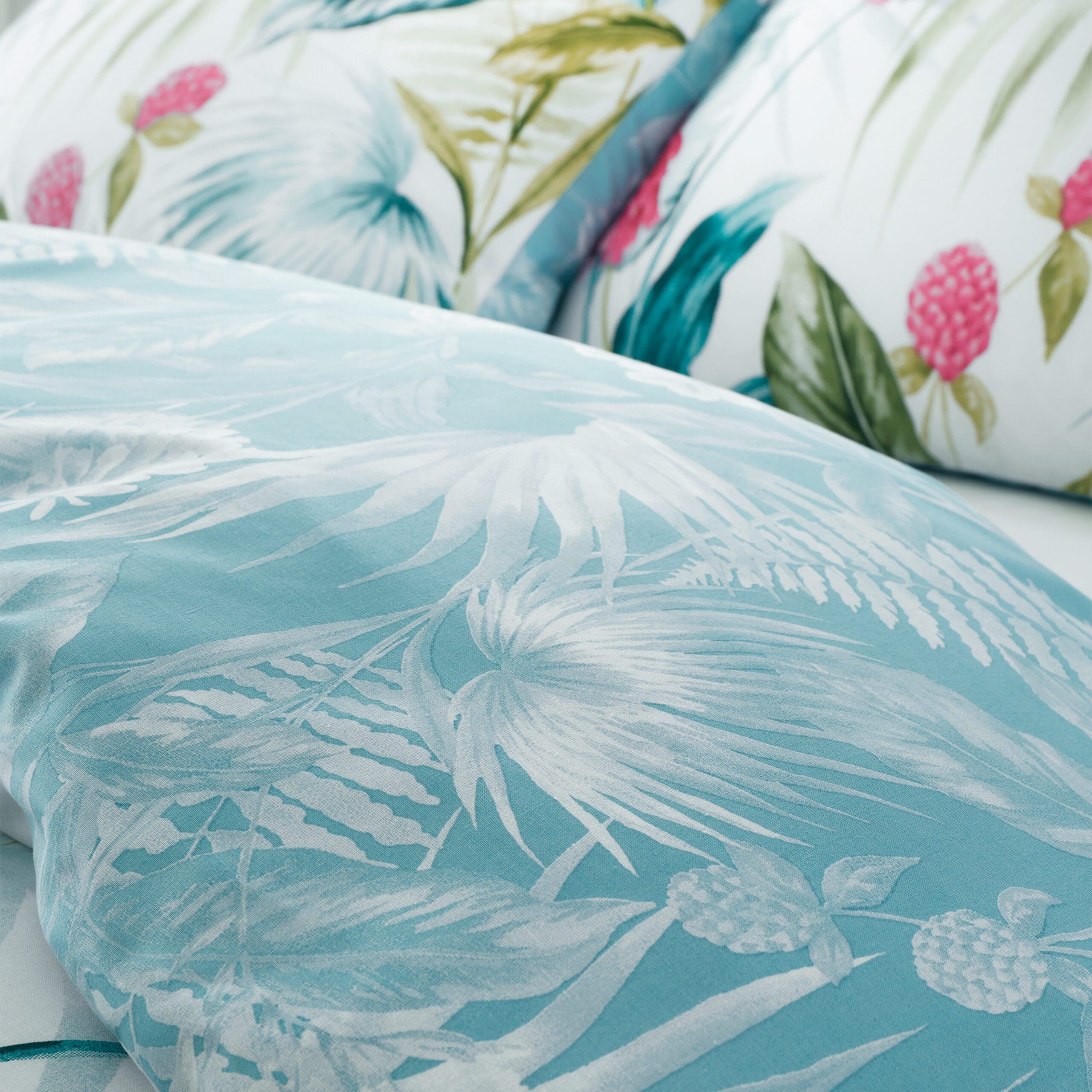 Catherine Lansfield Aruba Tropical Floral Duvet Set Double - Image 4