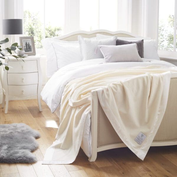 John Atkinson by Hainsworth Pure Cashmere Blanket - Cashmere De Lux with Satin Binding