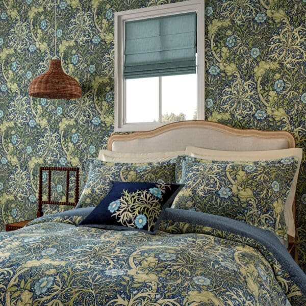 Morris & Co Seaweed Duvet Set Superking in Cobalt/Thyme - Image 2