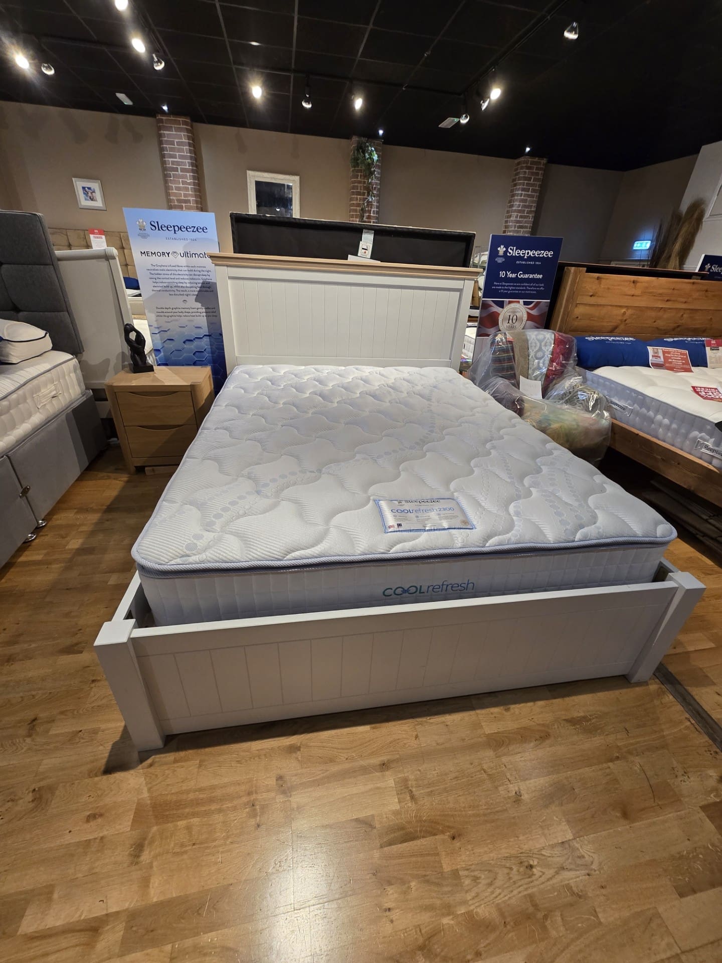 Ex Display Hill and Hunter New England Bedroom Panel Bedstead - Low Foot End King (5'0)