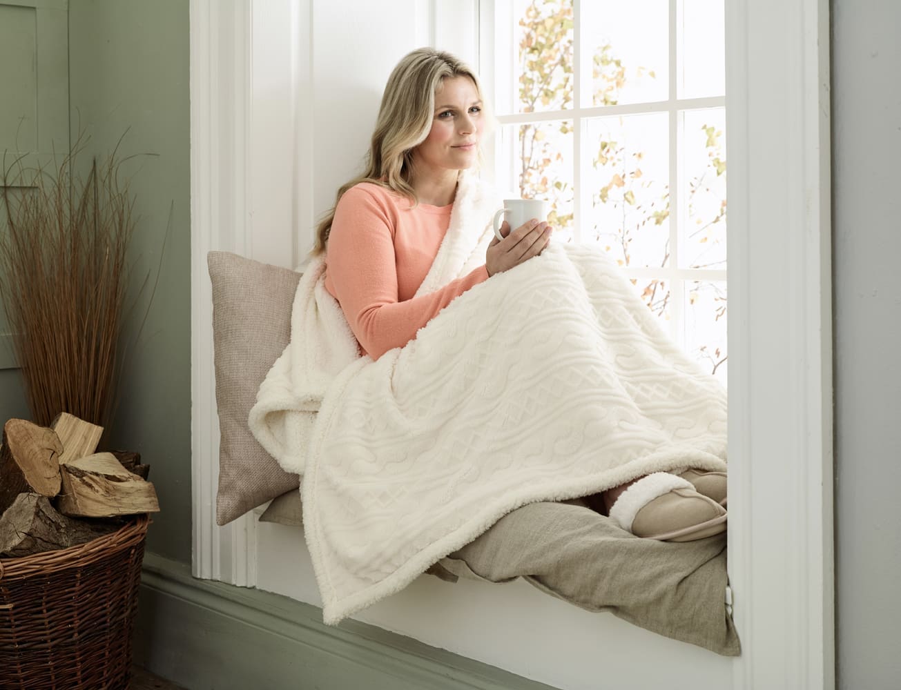 Deyongs Cream Cable Heated Sherpa Throw