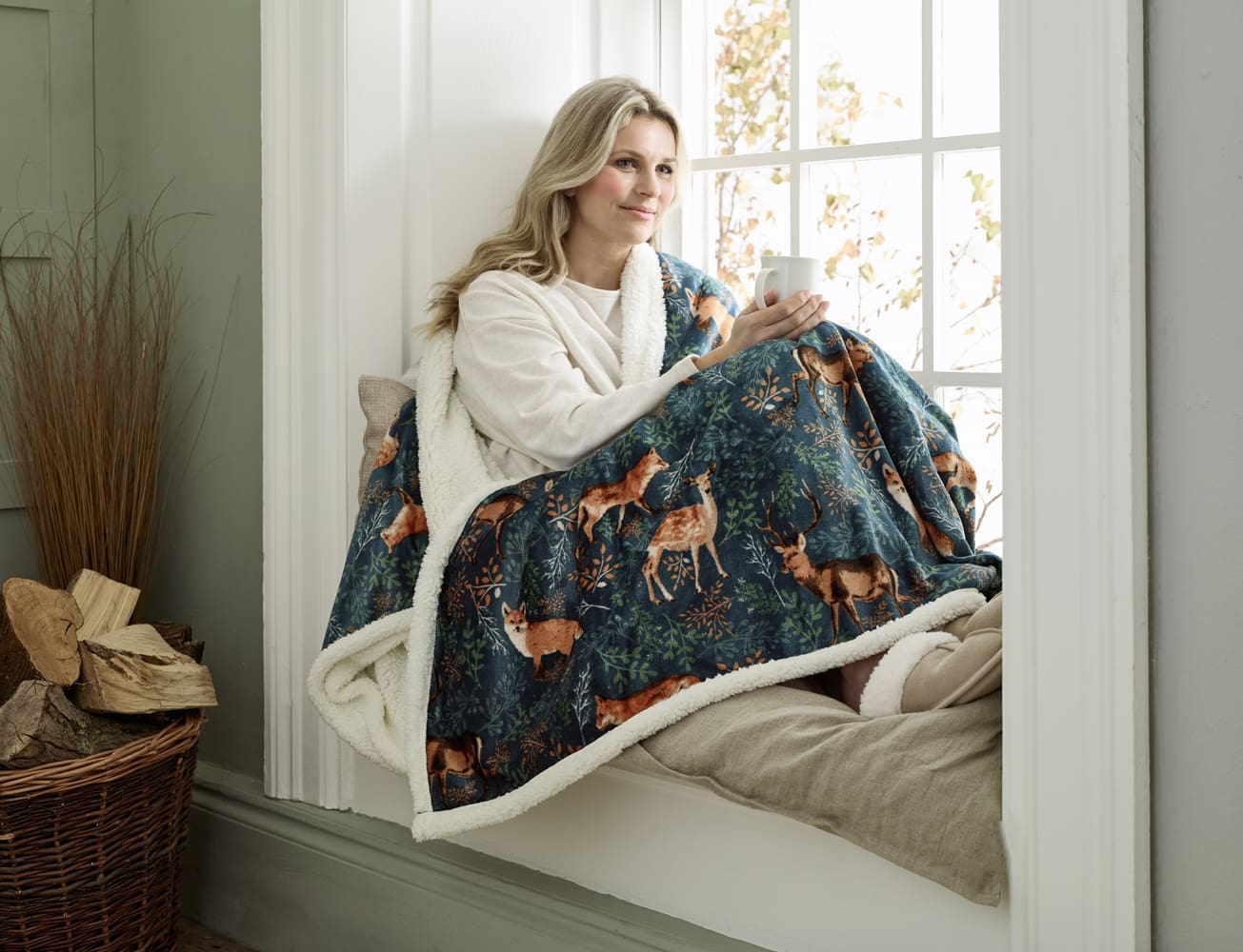 Deyongs Fox and Deer Heated Sherpa Throw