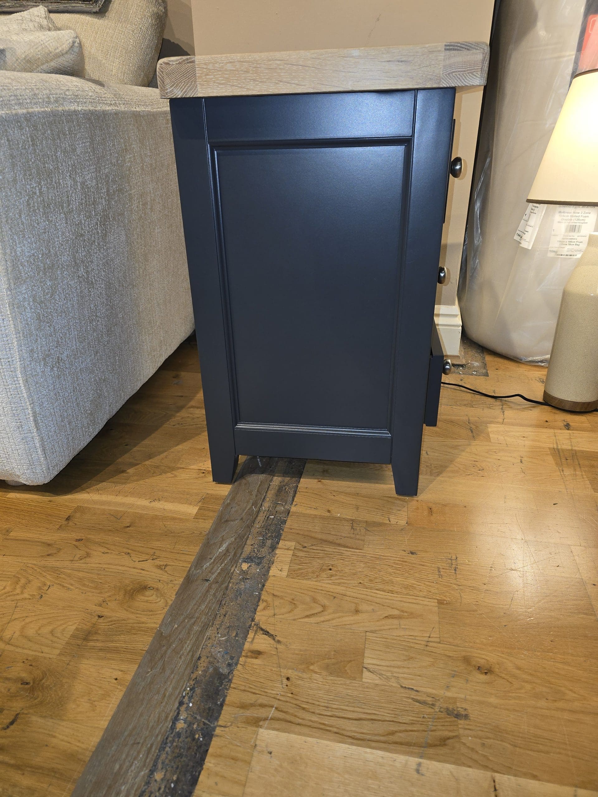 Ex Display Peter Betteridge Hope Cove Compact 3-Drawer Bedside in Raven No2 - Image 5